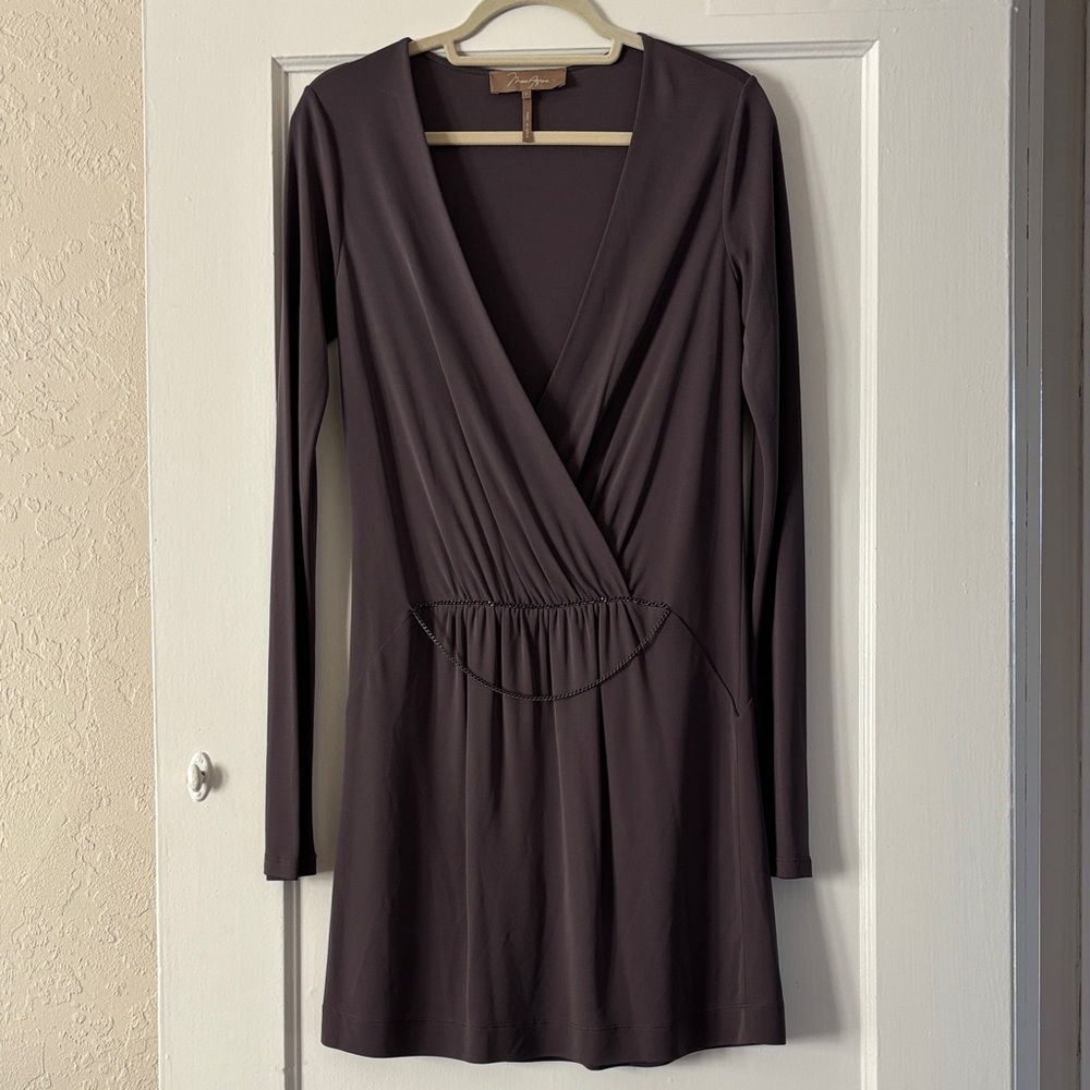 MaxAzria Long Sleeve Dress in Peppercorn with Grey Metal Chain Detail. Sz‎ Small